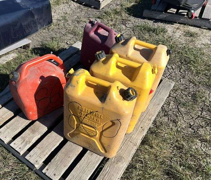 5 Jerry Cans, (3 diesel, 2 gas), *Unreserved*