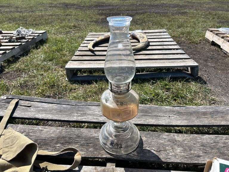 Vintage Oil Lantern w/ carrying bag, Coleman gas lantern model 288AT700T, *Unreserved*