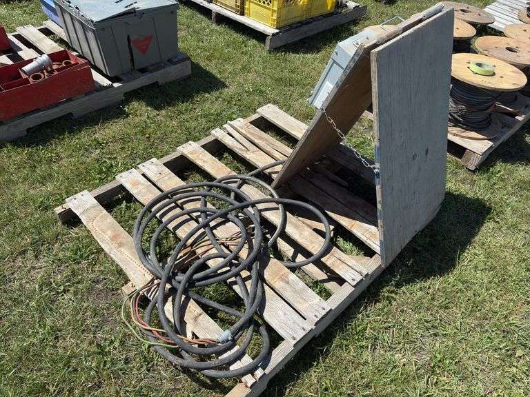 Power Distribution box w/ 2 outlets & cable, *Unreserved*