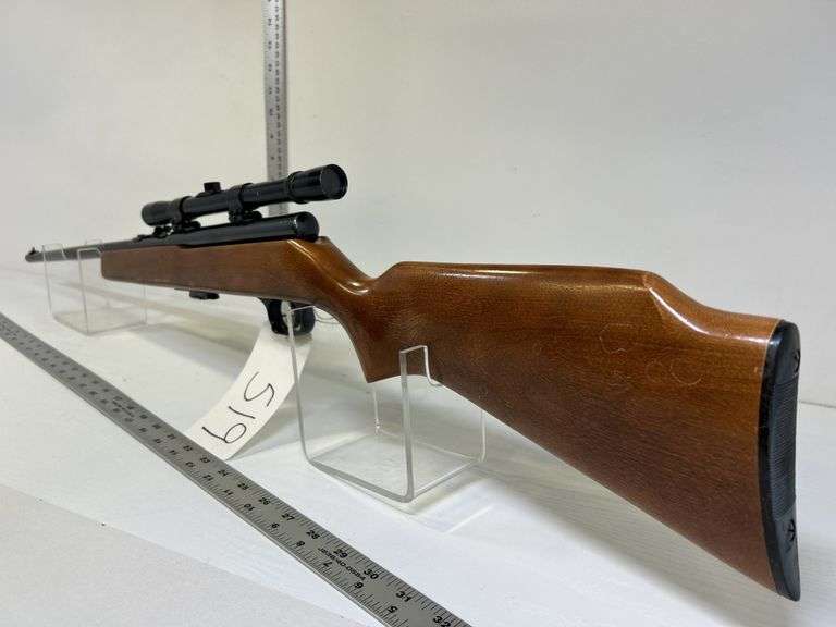 Lakefield Mark III   Auto loader, w/ 4x20 Scope, mag, *Unreserved*