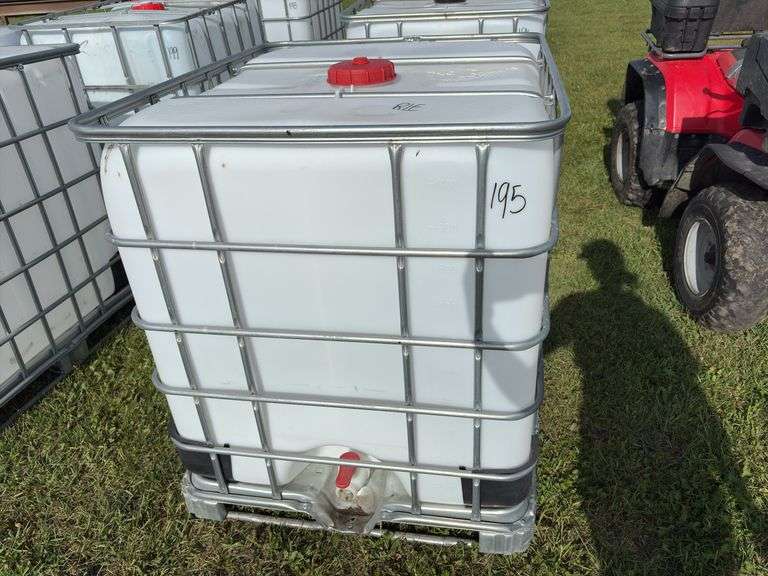 1000L Tote (not food grade) in metal cage w/ lid & valve, approx 4'x4'x3', *Unreserved*