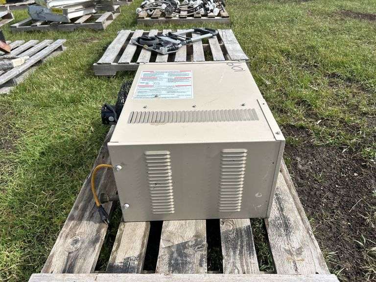 Mr. Heater Bix Maxx Space Heater LNG, approx 1'x1'x1'7", sn MHS-046514, *Unreserved*