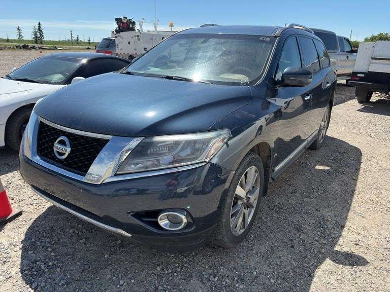 2014 Nissan PathFinder Platinum 4 dr Sport Utility, *Unreserved*