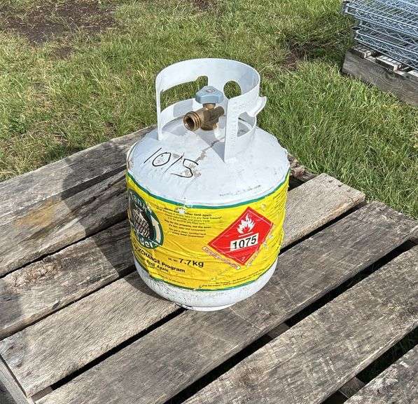 20 lb LPG tank date 11/23, *Unreserved*