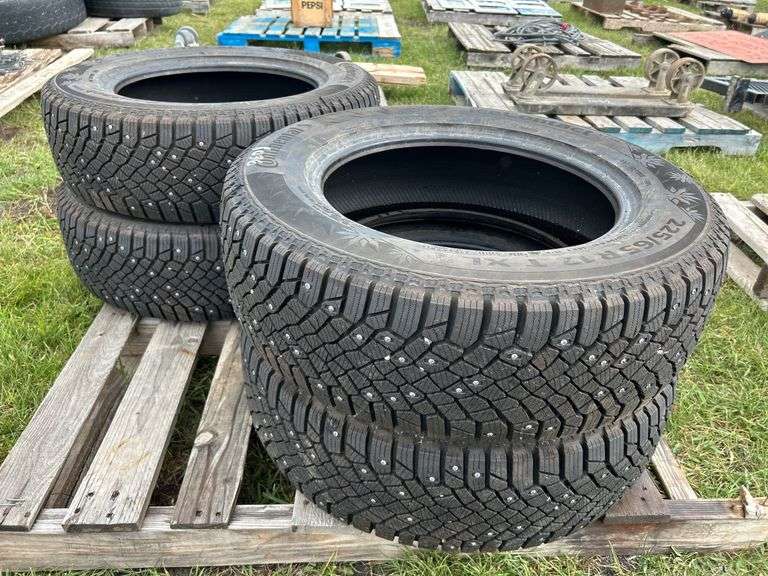 4 Continental Ice Contact studded tires, Unidirectional 225/65R17, *Unreserved*