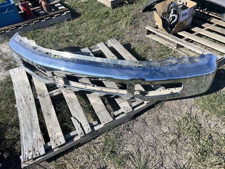 2008 F350 Front Bumper, approx 6'4", *Unreserved*