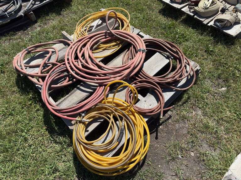 7 Assorted air hoses, *Unreserved*