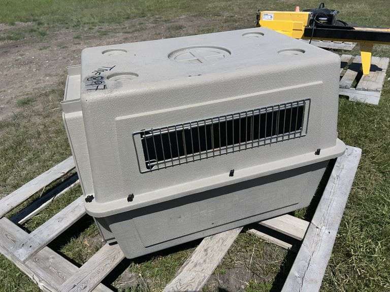 Dog Kennel (Petmate Vari Kennel) Approx. 32'' x 22'' x 23'' *Unreserved*