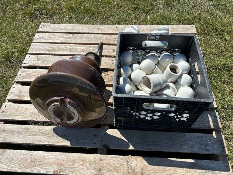 Ceramic Insulators, approx 35, *Unreserved*