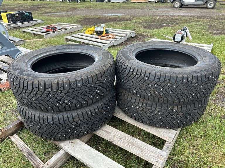 4 Continental Ice Contact studded tires, Unidirectional 225/65R17, *Unreserved*