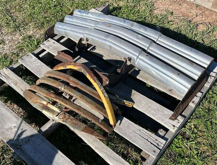 1 - Misc 40's GM 1 or 3 Ton Truck Grill, 1 - 1941-46 Chevrolet Truck Grill *Unreserved*