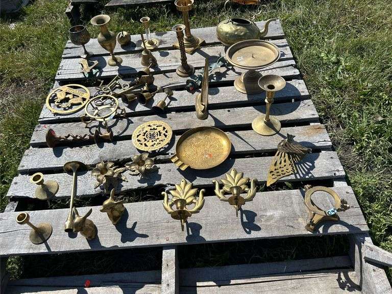 Pallet w/ assorted Brass Decor, candle holders, cups, bunnies, approx 30 pcs, *Unreserved*