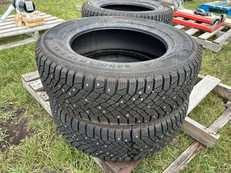 4 Continental Ice Contact studded tires, Unidirectional 225/65R17, *Unreserved*