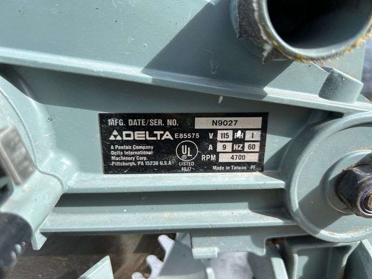 Delta Compound Saw Model 36-040, *Unreserved*