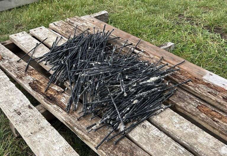 Approx 120 10"L Phillips head screws, *Unreserved*