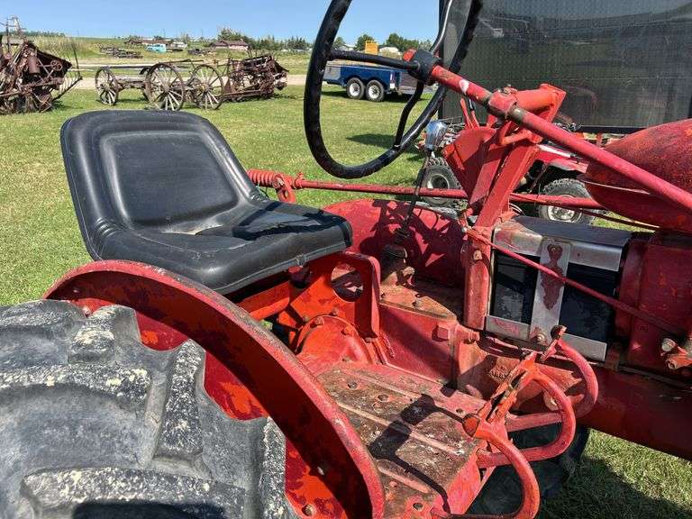Farmall International IHC 140 off Set Row Tractor Comp. w/ Belly Mount *Unreserved*
