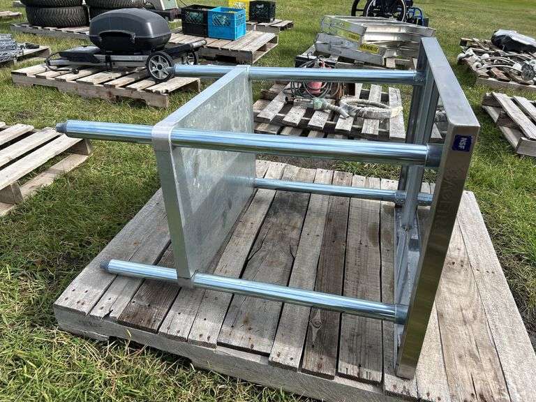 Stainless Steel Prep table approx 2'10"x2'x2'6", height adjustable lower shelf, *Unreserved*