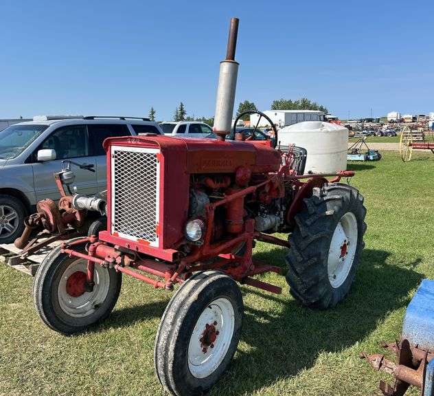 Farmall International IHC 140 off Set Row Tractor Comp. w/ Belly Mount *Unreserved*