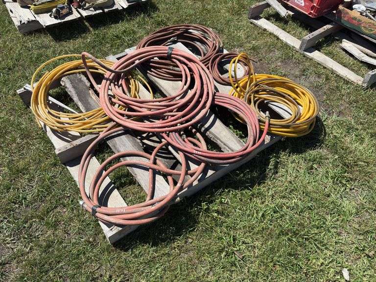 7 Assorted air hoses, *Unreserved*