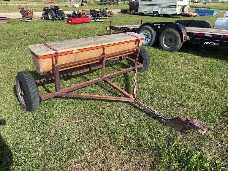 Federated Co-op Grass Seeder, 8' wide, pin hitch, *Unreserved*