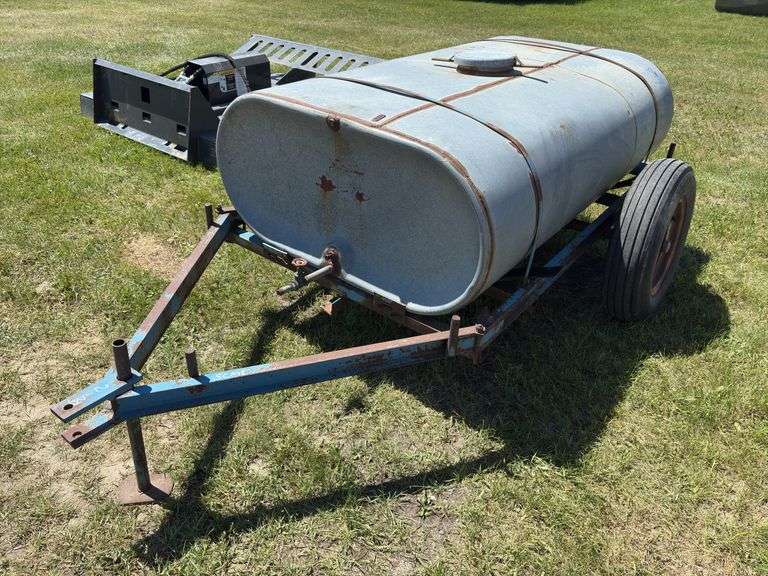 200 gal Water Tank on farm trailer, *Unreserved*