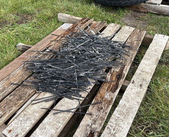 Approx 120 10"L Phillips head screws, *Unreserved*