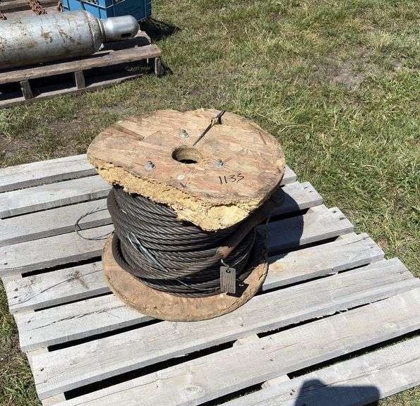 Spool of Cable w/ a 5/8" clevis,  & extra roll of 3/8" cable  *Unreserved*