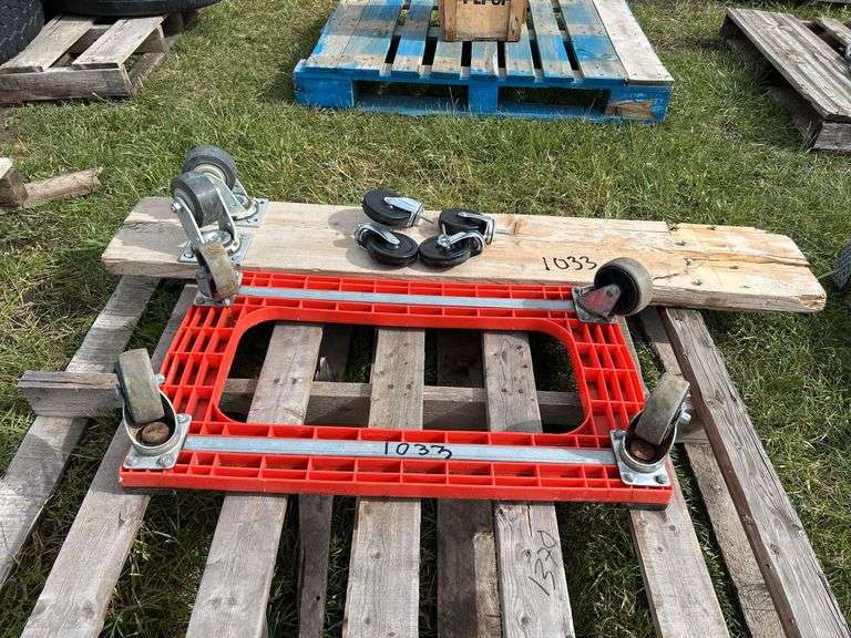 Reinforced Floor Trolley, 4 swivel wheels, approx 1'6"x2'6", 4 - 4" swivel wheels, 2 HD 4" Swivel wheels, *Unreserved*