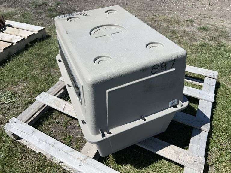 Dog Kennel (Petmate Vari Kennel) Approx. 32'' x 22'' x 23'' *Unreserved*