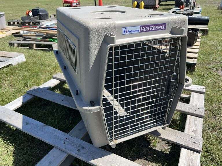 Dog Kennel (Petmate Vari Kennel) Approx. 32'' x 22'' x 23'' *Unreserved*