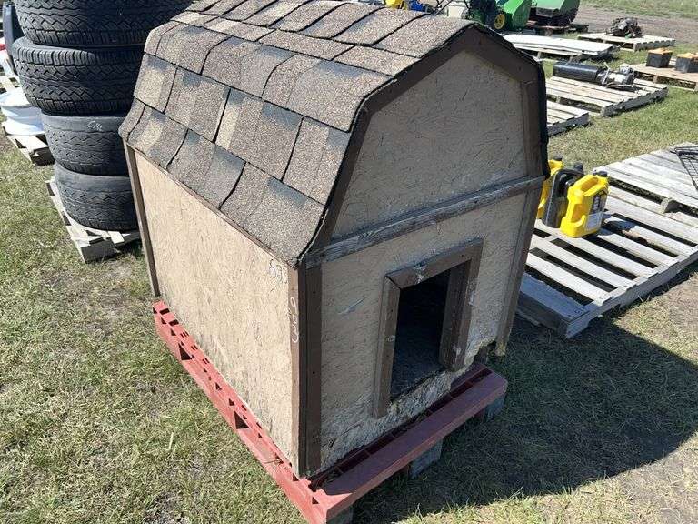 Doghouse, approx 3 1/2'x3'x4', *Unreserved*