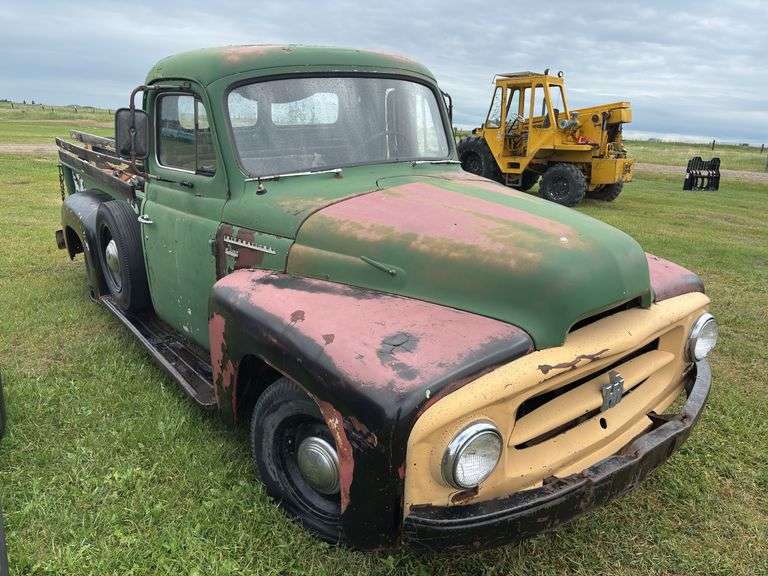 1955 International R-110 Series Pick-up Truck ( Project Vehicle )