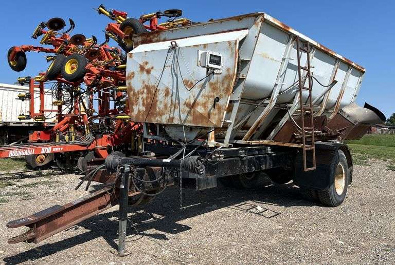 Feed Wagon, Pin Hitch ( Unknown Brand ) *Unreserved*