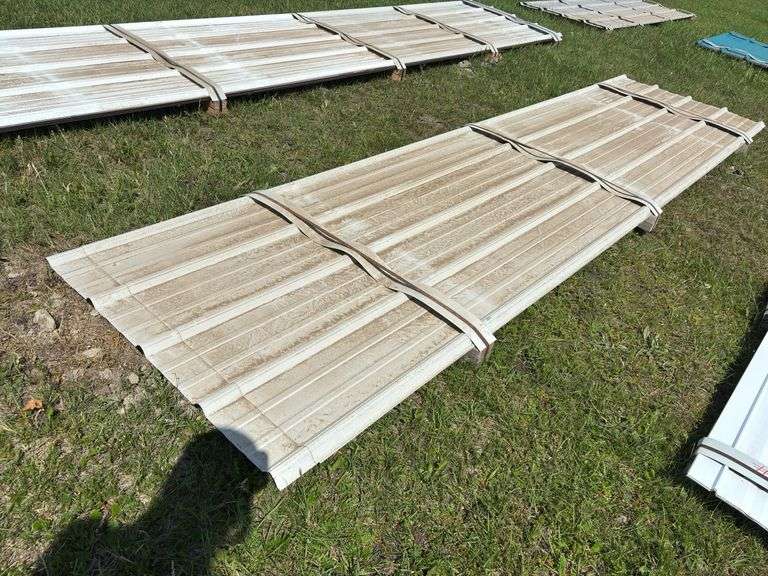 Lift of Millends Metal Siding/Roofing Approx. 7'-10' Long x 3' Wide (Approx. 9 Sheets Mixed Color), *Unreserved*