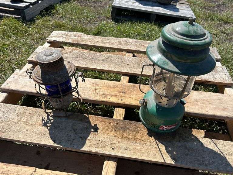 Coleman gas Lantern, Vintage Blue Railway lantern, *Unreserved*