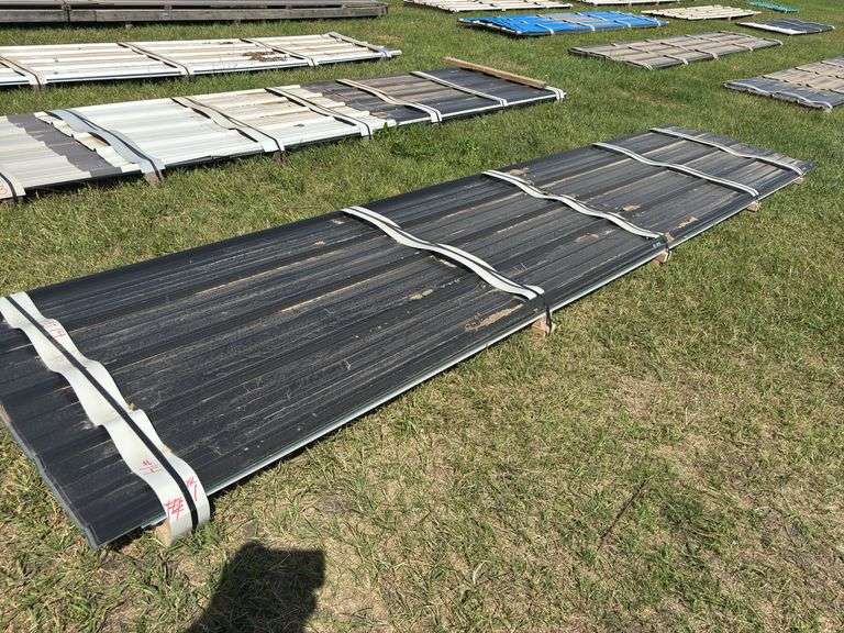 Lift of Millends Metal Siding/Roofing Approx. 8'-14' Long 3' Wide (Approx. 50 Sheets Mixed Color), *Unreserved*
