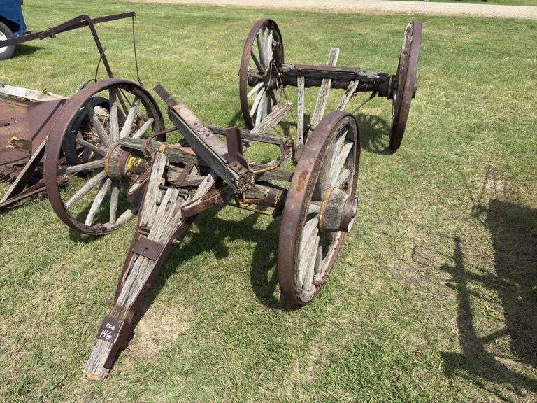 Running Gear wooden spoke axle wheels, *Unreserved*