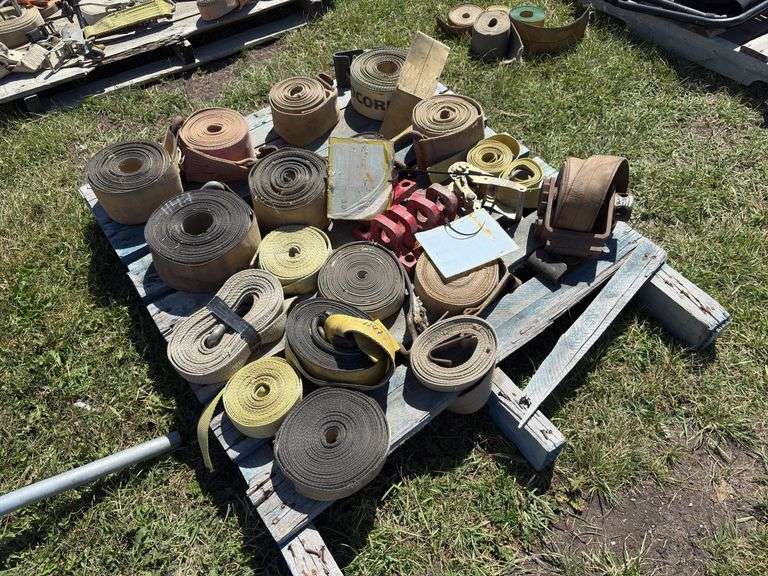 Pallet of assorted straps, approx. 20 pces, *Unreserved*