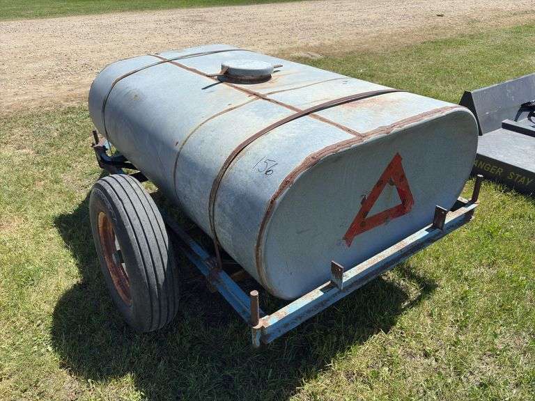 200 gal Water Tank on farm trailer, *Unreserved*