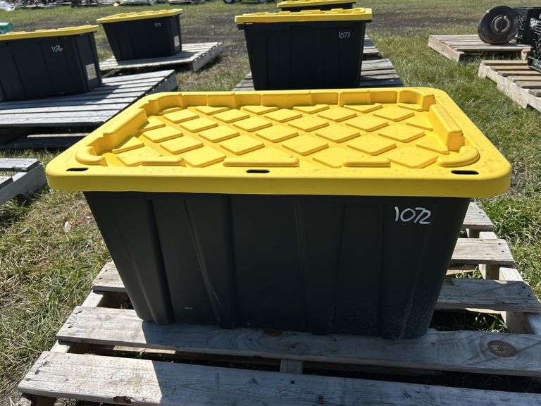 Bin w/ B&D Bandsaw blades approx 50, PN# 74-48104, *Unreserved*