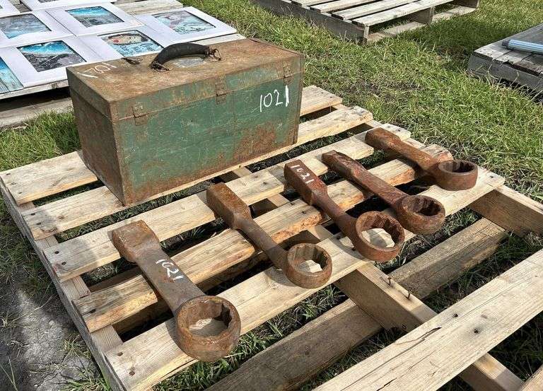 Steel Sledge Wrenches w/ steel tool box, *Unreserved*