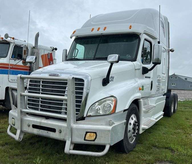 2013 Freightliner Cascadia Semi Truck