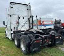 2013 Freightliner Cascadia Semi Truck