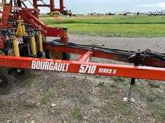 2004 Bourgault 5710 Air Drill & 5300 Air Tank Model #5710-20-47, Product# 2591 *Unreserved*