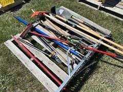 Misc Garden Tools, Shovels, Rakes etc *Unreserved*