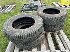 4 Kumho Wintercraft SUV Tires 215/70R16, Unidirectional ice, *Unreserved*