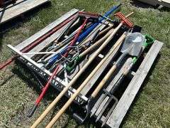 Misc Garden Tools, Shovels, Rakes etc *Unreserved*
