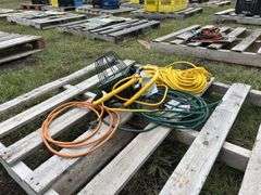 Commercial Electric L-18 110v Work Light, 3 residential extension cords, *Unreserved*
