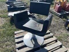 Leather Hair Dresser Chair w/ pump, *Unreserved*