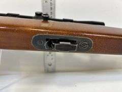 Lakefield Mark III   Auto loader, w/ 4x20 Scope, mag, *Unreserved*